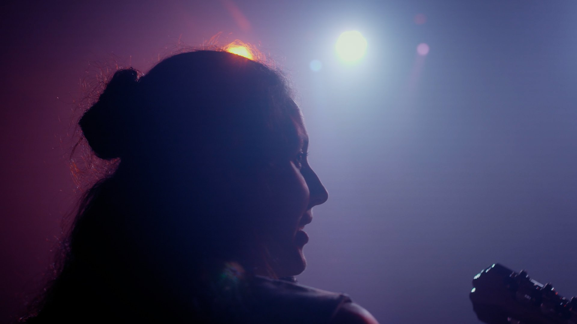 Su sonrisa es una mueca